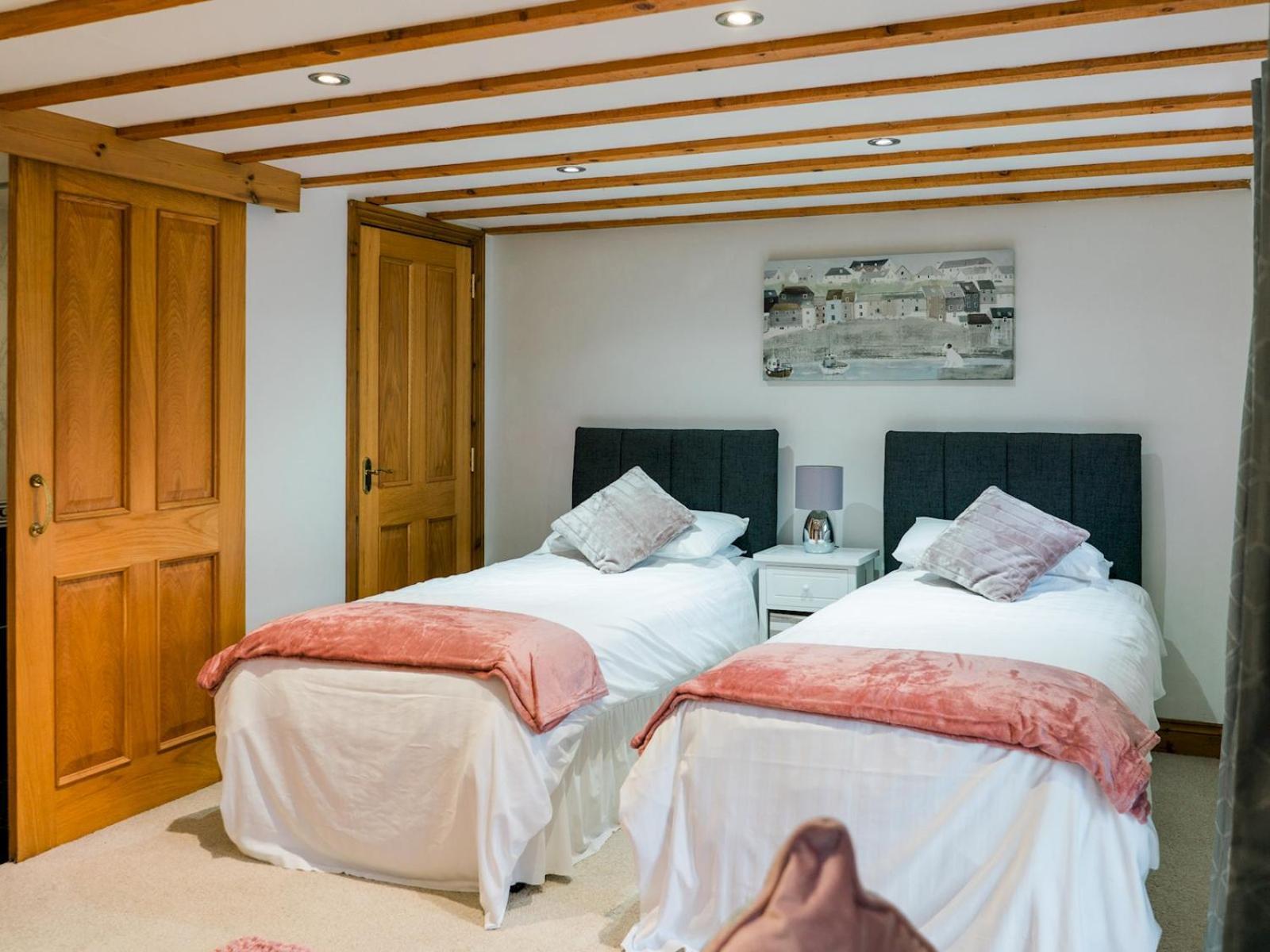 Pass The Keys Peaceful & Coastal 2 Bedroom Cottage คาร์ดิแกน ภายนอก รูปภาพ
