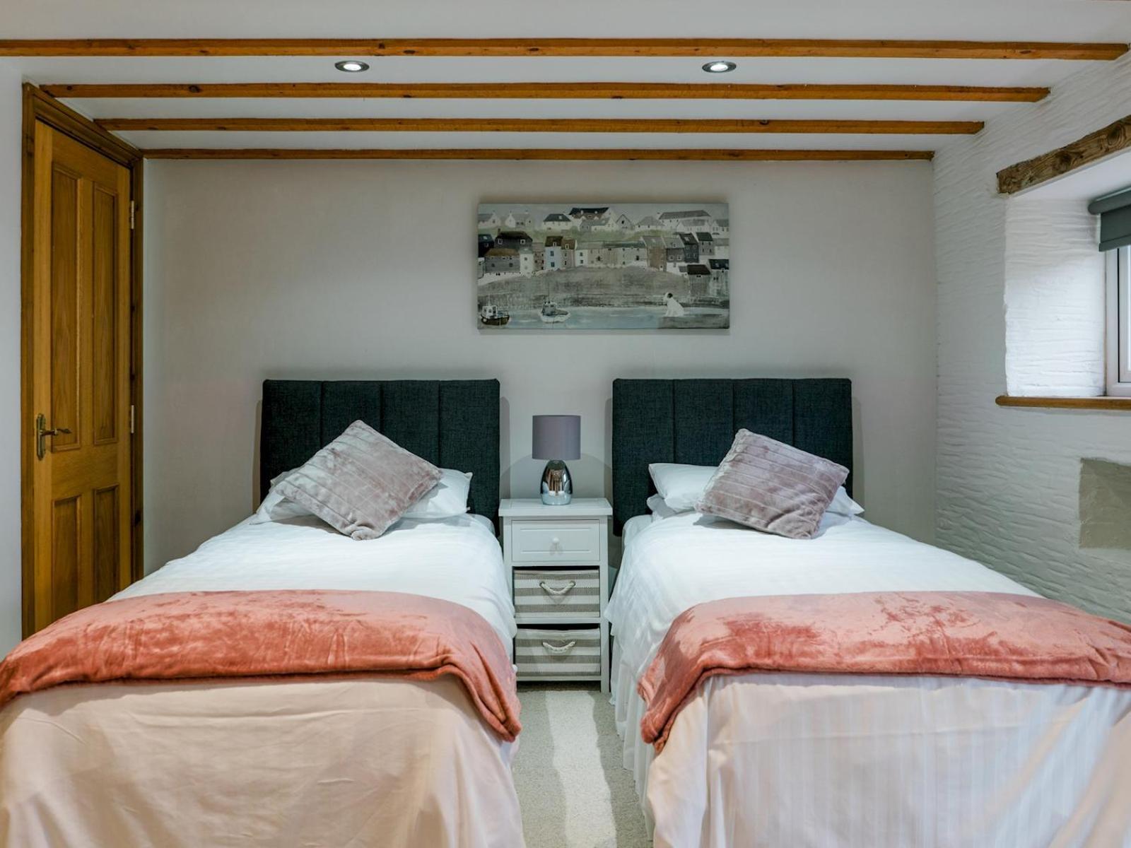 Pass The Keys Peaceful & Coastal 2 Bedroom Cottage คาร์ดิแกน ภายนอก รูปภาพ